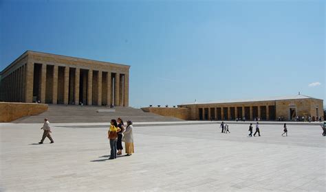 Shahzadeh-keränen mausoleumi: Yksinkertainen kauneus ja historian henki Kermanissa!