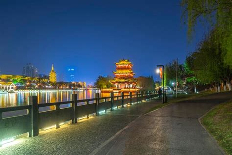 Huai'an Canal-Side Ancient Town: Mystical History Meets Modern Charm!