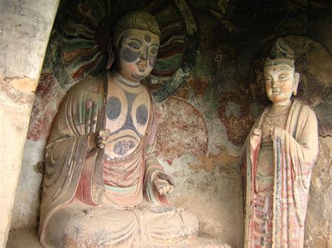  Maijishan Grottoes: Muinaisten Buddhalaisuuden Taiteiden Näyte Historiallisessa Ympäristössä!